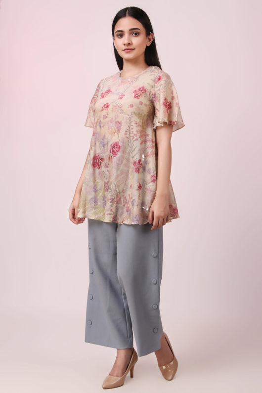 Delicate daisy Breezy top