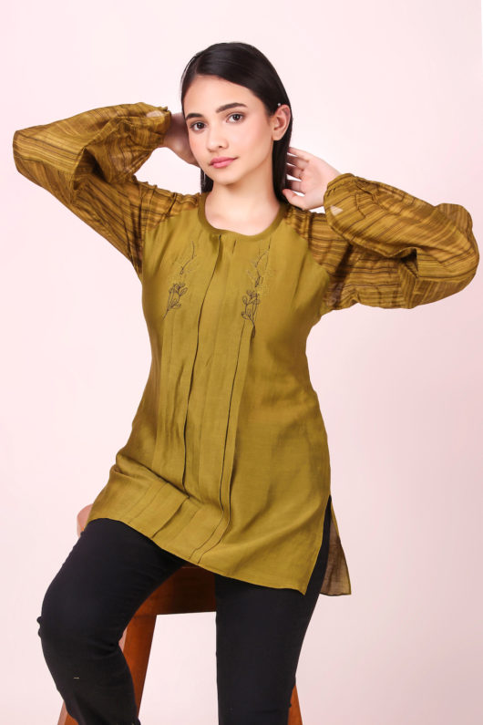 Raglan sleeve pleated top